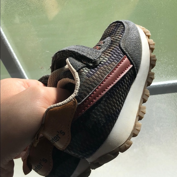 Carter’s Collins style Velcro toddler shoe size 6 - Picture 3 of 6